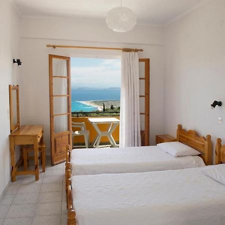 Pansion Laertes Apartment Tsoukaladhes Ruang foto