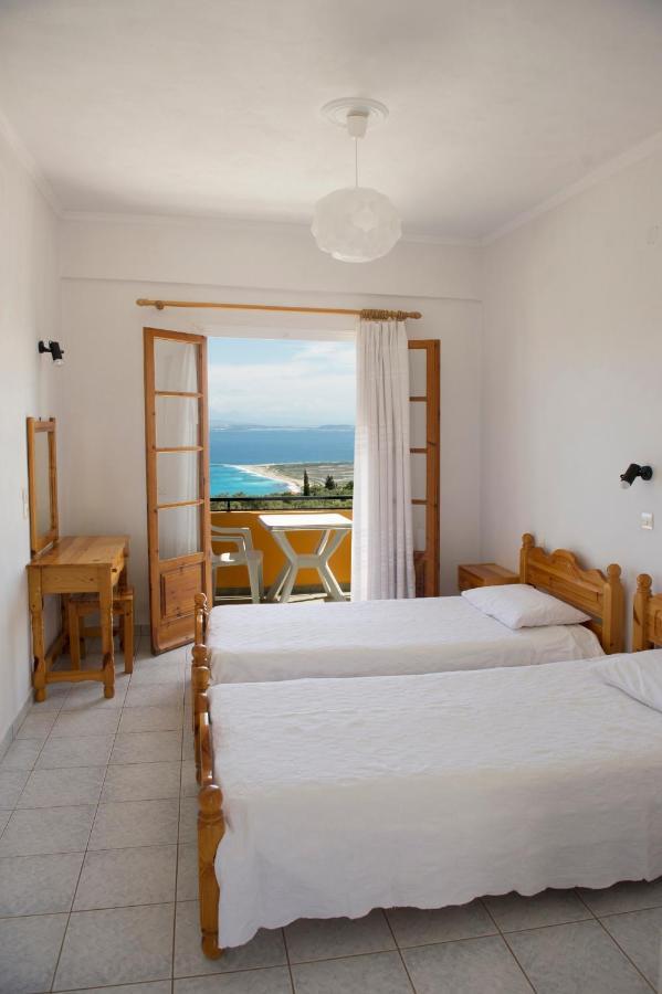 Pansion Laertes Apartment Tsoukaladhes Ruang foto