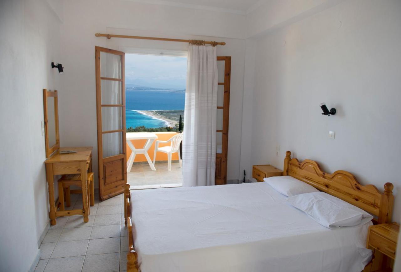 Pansion Laertes Apartment Tsoukaladhes Ruang foto