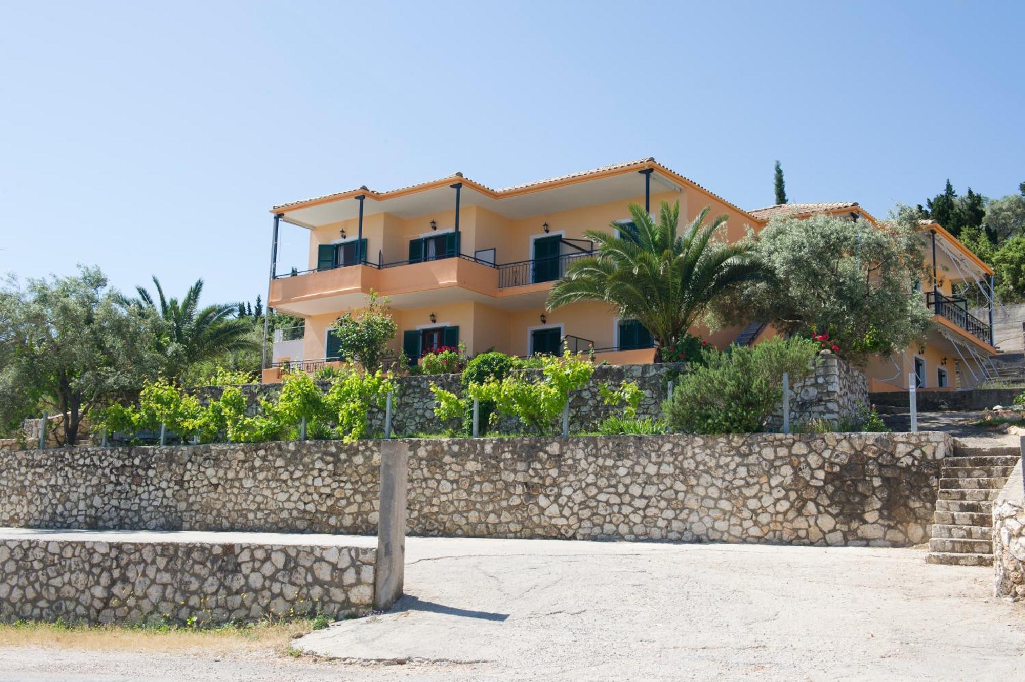 Pansion Laertes Apartment Tsoukaladhes Bagian luar foto