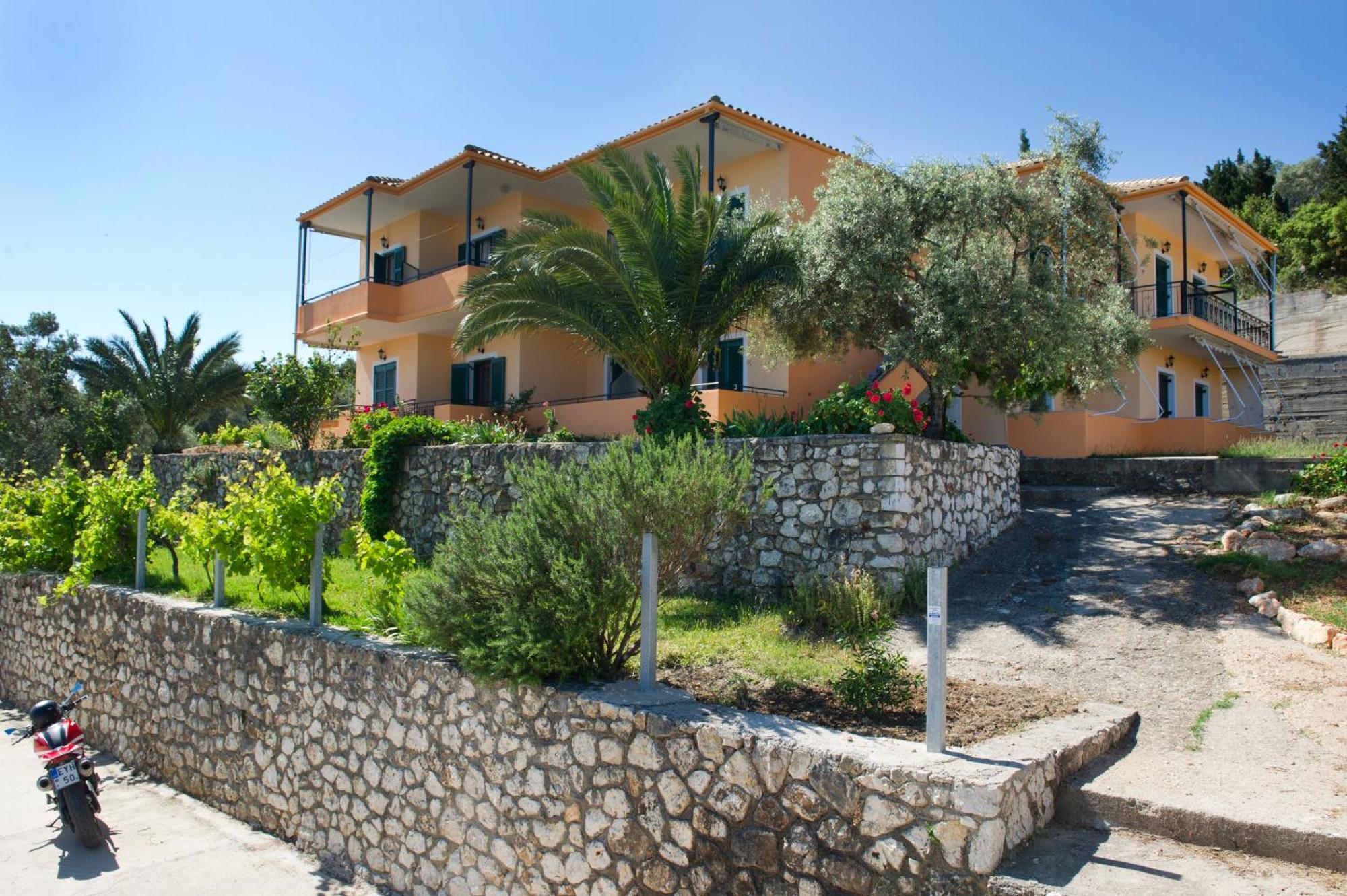 Pansion Laertes Apartment Tsoukaladhes Bagian luar foto