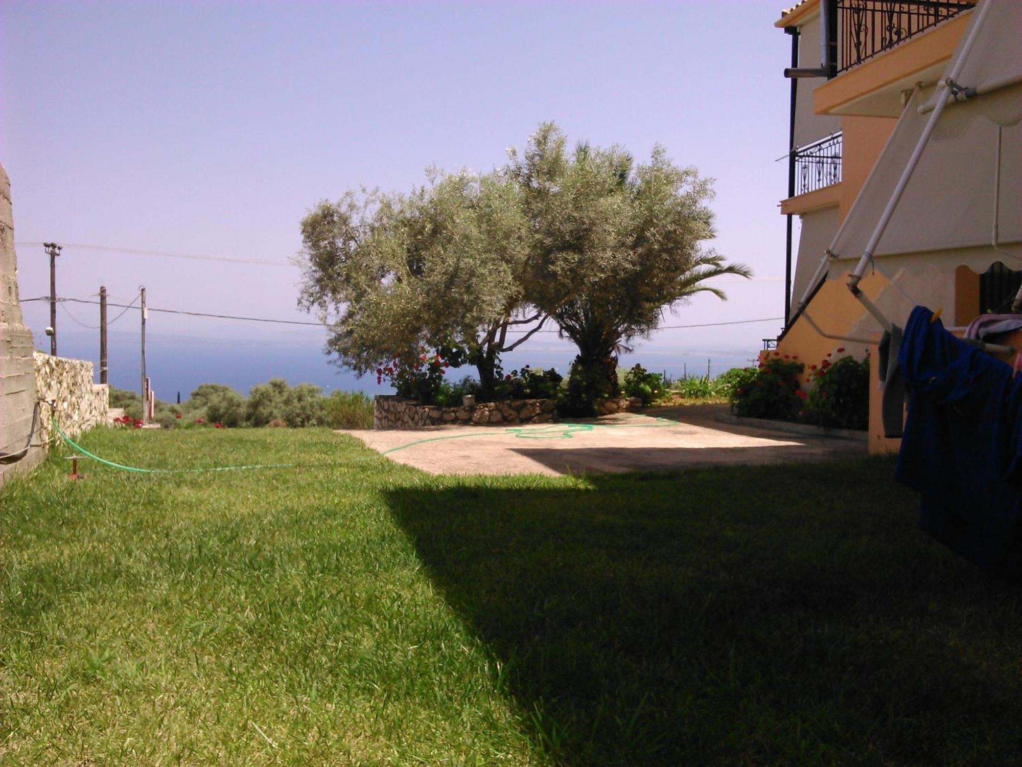Pansion Laertes Apartment Tsoukaladhes Bagian luar foto